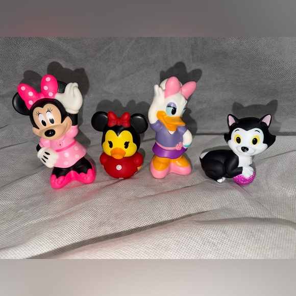 Disney Other - Disney Minnie and Friends Colorful Bath Toy Collection Just play brand